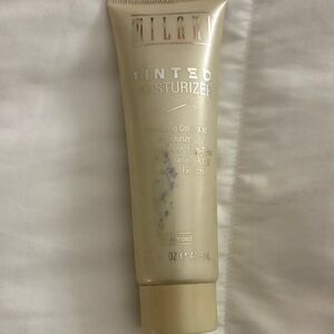 Milani Tinted Moisturizer Tube in Beige